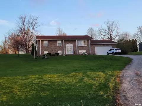 10945 190th St, Davenport, IA 52804