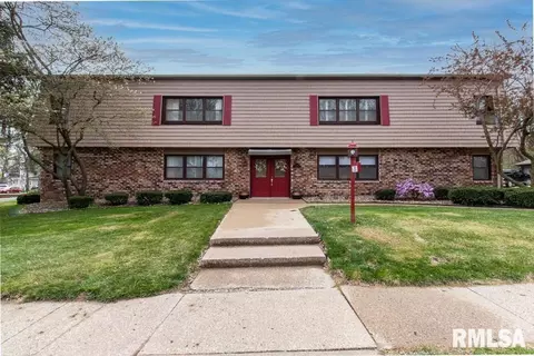 520 Oakhurst Dr #3, Clinton, IA 52732