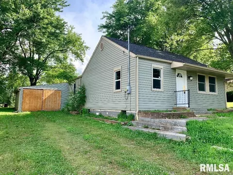 309 W Collins St, Goreville, IL 62939