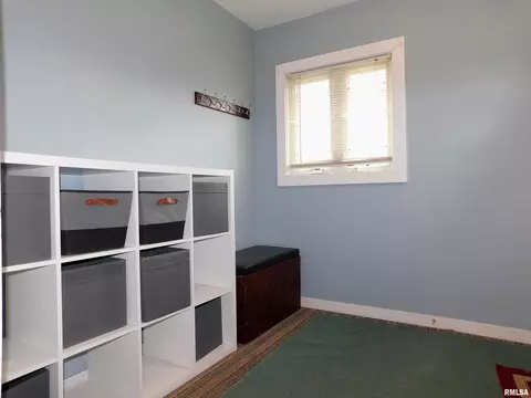 231 43rd St, Moline, IL 61265 photo 9