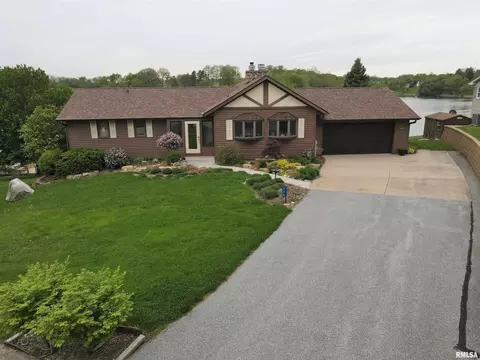 235 Cedar Ln, Sherrard, IL 61281