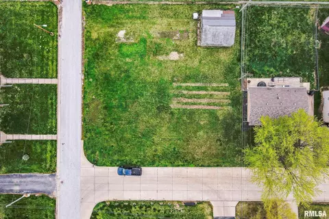 0000 S 14th St, Le Claire, IA 52753