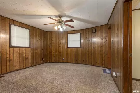 1304 W Tyler St, Herrin, IL 62948 photo 5