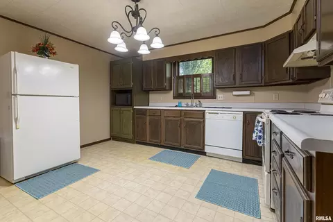 1304 W Tyler St, Herrin, IL 62948 photo 6