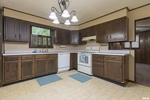1304 W Tyler St, Herrin, IL 62948 photo 7