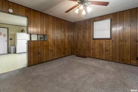 1304 W Tyler St, Herrin, IL 62948 photo 4