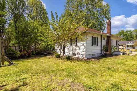 1304 W Tyler St, Herrin, IL 62948 photo 2