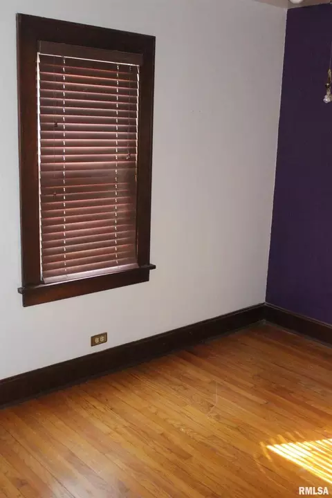 2361 28th St, Moline, IL 61265 photo 8
