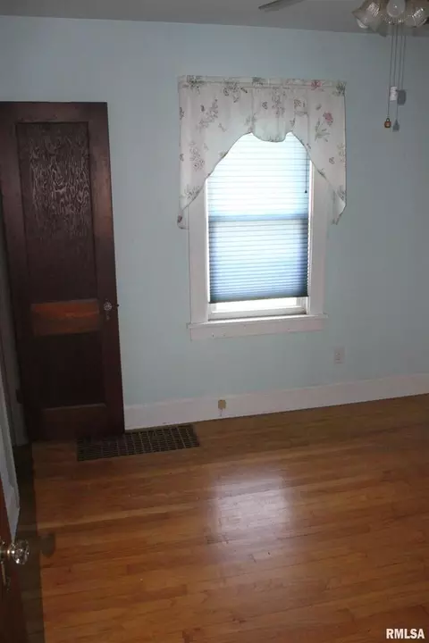 2361 28th St, Moline, IL 61265 photo 10