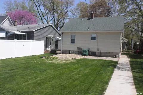2361 28th St, Moline, IL 61265 photo 5