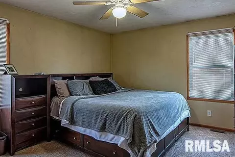 1625 11th St, Silvis, IL 61282 photo 4