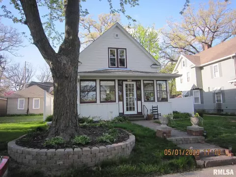 1593 34th Ave, Moline, IL 61265