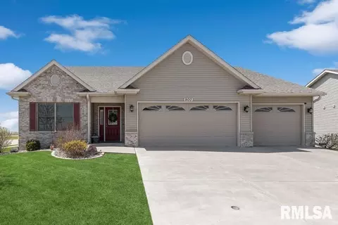 900 Alanah Ln, Clinton, IA 52732