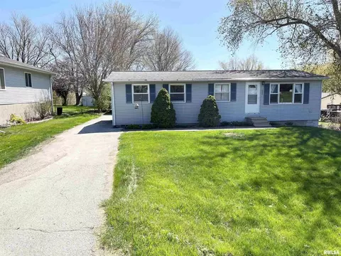513 N Maple St, West Branch, IA 52358