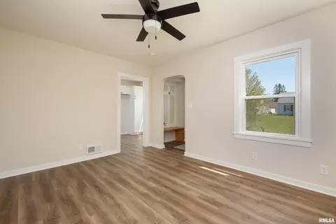1837 33rd St, Moline, IL 61265 photo 9