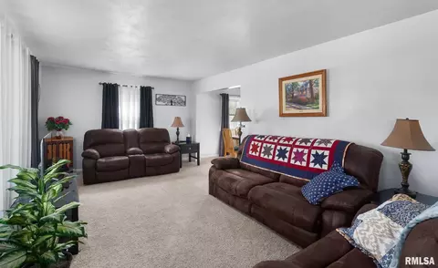 5000 10th Ave, Moline, IL 61265 photo 2