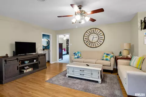 1601 N Smith St, Marion, IL 62959 photo 4