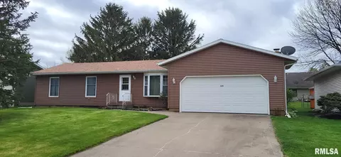 225 W Parkview Dr, Walcott, IA 52773