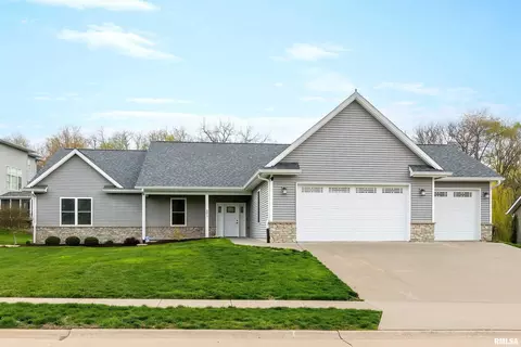 693 Clover Hill Ln, Le Claire, IA 52753
