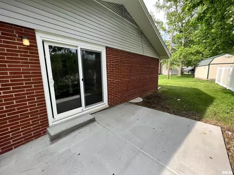 1005 Tamarack Ln, Marion, IL 62959 photo 2