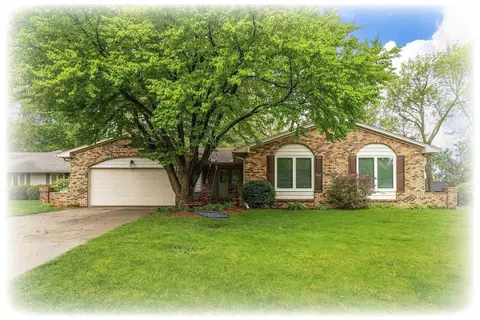 4450 N Newport Ct, Bettendorf, IA 52722