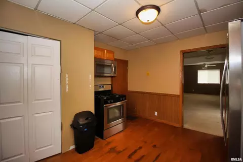 152 12th St, Silvis, IL 61282 photo 5