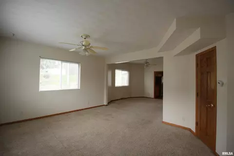 152 12th St, Silvis, IL 61282 photo 14