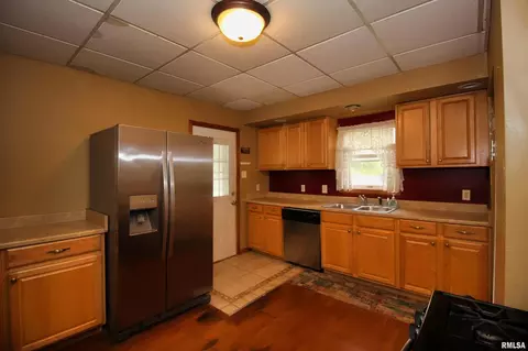 152 12th St, Silvis, IL 61282 photo 8