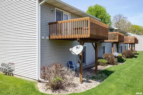 3016 3rd St, Moline, IL 61265 photo 3