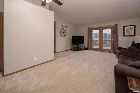 3016 3rd St, Moline, IL 61265 photo 9