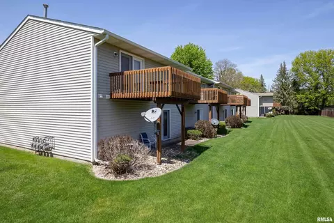3016 3rd St, Moline, IL 61265 photo 4