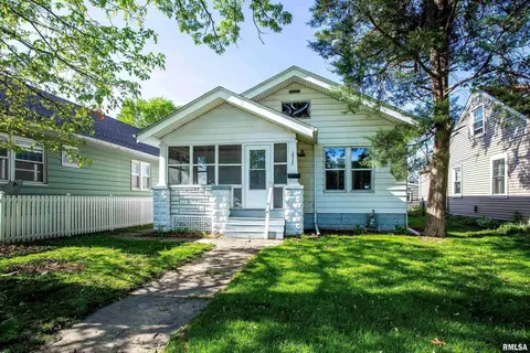 2937 12th Ave, Moline, IL 61265