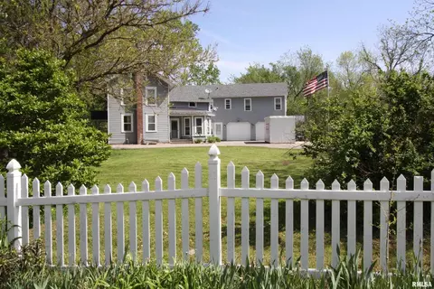 117 Timber Valley Dr, Blue Grass, IA 52726