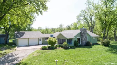 17040 Diamond Rd, Fulton, IL 61252