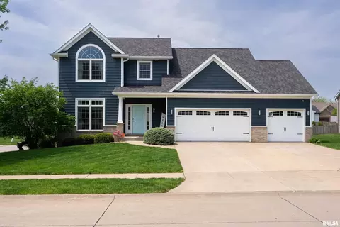 5662 Texas Dr, Bettendorf, IA 52722