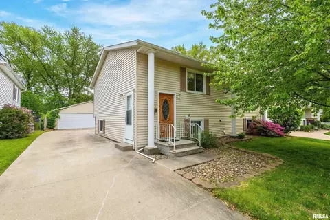 5515 31st Avenue Ct, Moline, IL 61265