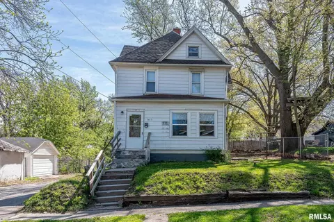 1413 Carey Ave, Davenport, IA 52803