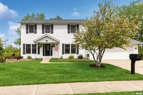 110 Colony Dr, Davenport, IA 52806
