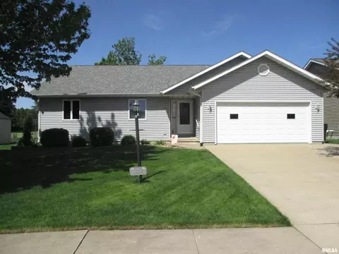 100 Prairie View Ct, Clinton, IA 52732