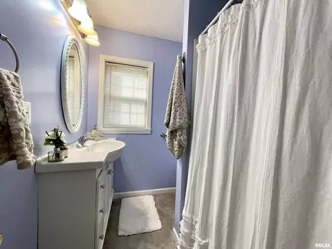 105 9th St, Carmi, IL 62821 photo 21