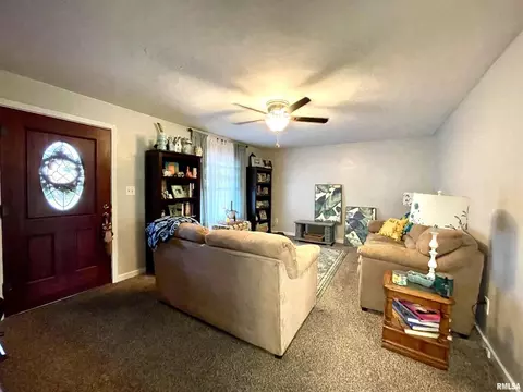 105 9th St, Carmi, IL 62821 photo 13