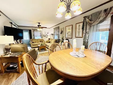 1204 E Parham St, Marion, IL 62959 photo 7