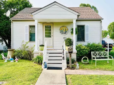 1204 E Parham St, Marion, IL 62959