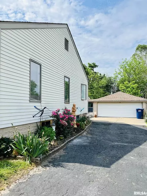 1204 E Parham St, Marion, IL 62959 photo 4