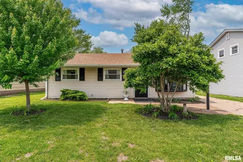 4733 48th St #A, Moline, IL 61265