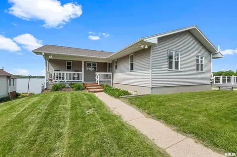 405 Main Ave, Cordova, IL 61242