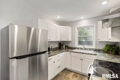 110 N 2nd St, Camp Point, IL 62320 photo 5