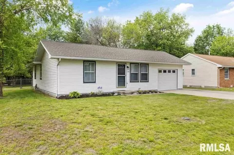 110 N 2nd St, Camp Point, IL 62320