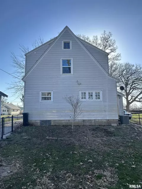 436 12th St, Silvis, IL 61282 photo 6