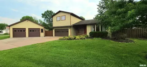 1001 Meadowlark Dr, Carterville, IL 62918